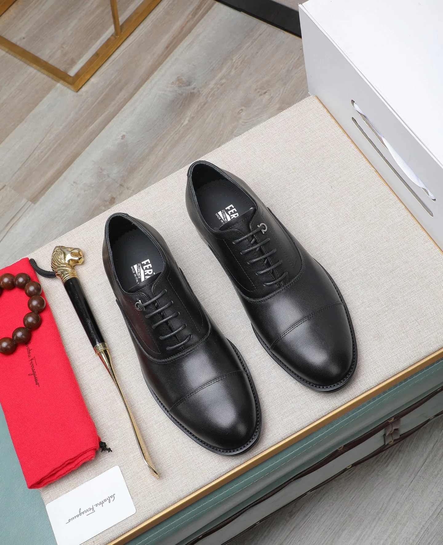 Men's shoes 💰540📛📛 (water-dyed cow lining) Salvatore Ferragamo high-end (Salvatore Ferragamo) is the world's top luxury footwear brand, coming from the fashion kingdom of Italy. It is famous all over the world for its traditional handmade design and novel styles... 🚶🏻🚶🏻New suit shoes are available simultaneously at the counter. This model is made of pure handmade imported Italian calfskin ➕soft water-dyed cowhide lining Original authentic outsole🌀🌀Size: 38➖44 (45 46 customized)